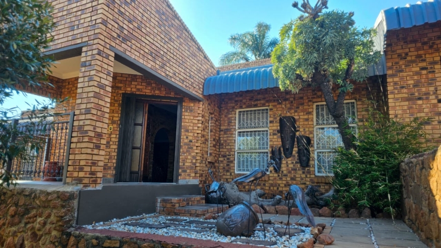 4 Bedroom Property for Sale in Zilkaatsnek North West